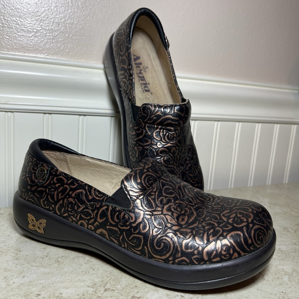 ALEGRIA KEL-548 ROSETTE BRONZE EMBOSSED LEATHER COUTURE COMFORT SLIP-ON CLOGS 36